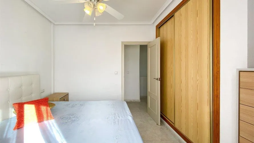 Сasa de 3 dormitorios en Torrevieja, España No. 1739 № 17