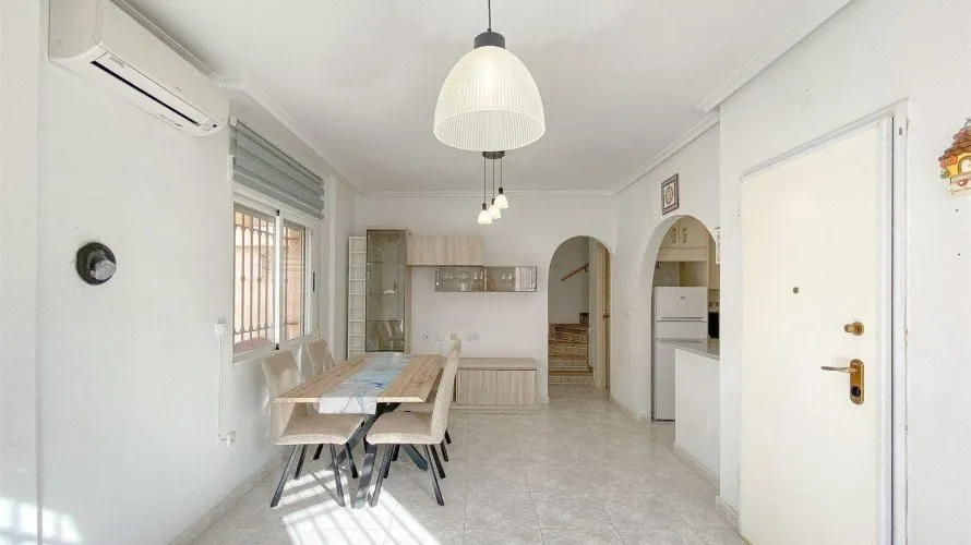 Сasa de 3 dormitorios en Torrevieja, España No. 1739 № 10