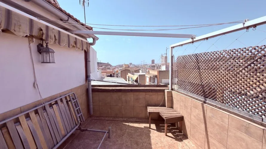 Apartamento de 2 dormitorios en Alicante, España No. 1711 № 1