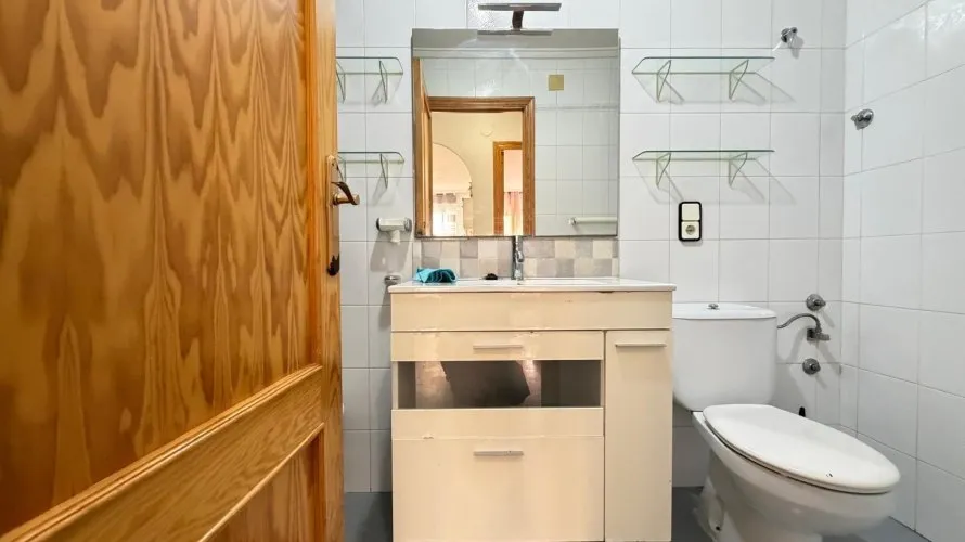 Apartamento de 2 dormitorios en Torrevieja, España No. 1861 № 13