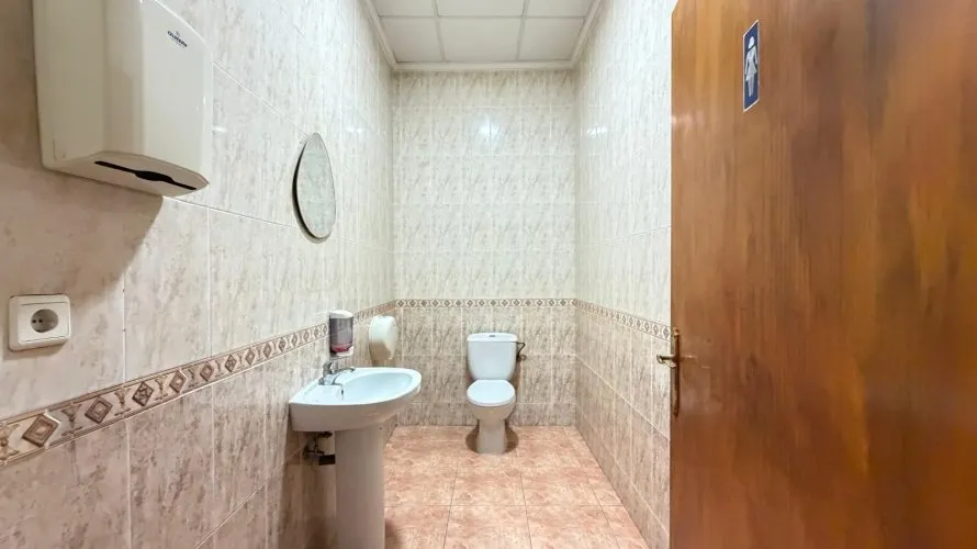 Propiedad comercial de 98m² en Torrevieja, España No. 1860 № 5
