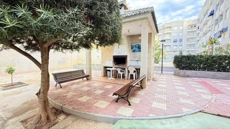 Apartamento de 1 dormitorio en Torrevieja, España No. 1799 № 2