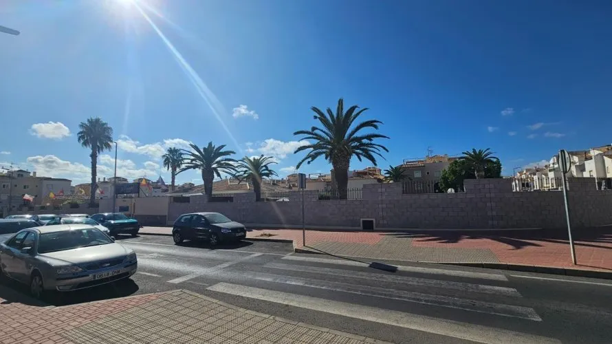 Apartamento de 3 dormitorios en Torrevieja, España No. 1812 № 1