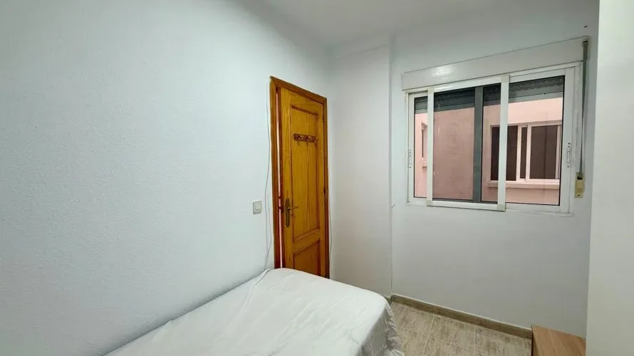 Apartamento de 2 dormitorios en Torrevieja, España No. 1865 № 17