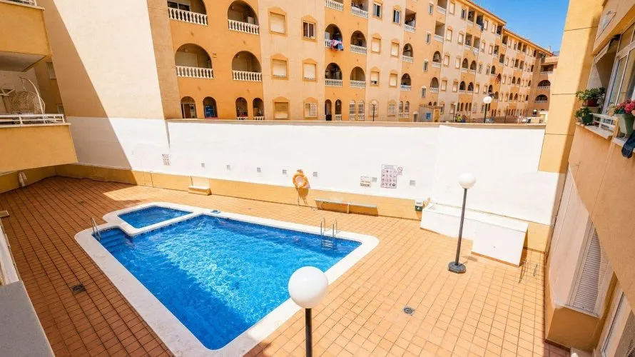 Parcela de 2 dormitorios en Torrevieja, España No. 1810