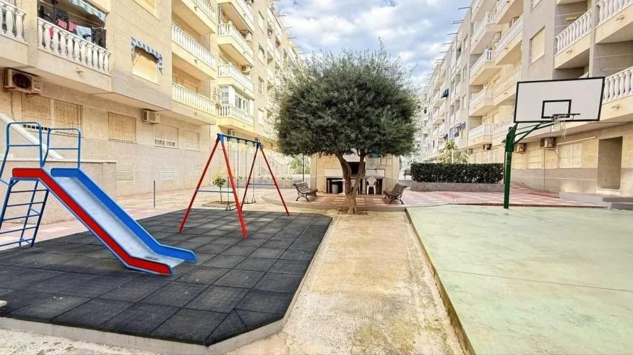 Apartamento de 1 dormitorio en Torrevieja, España No. 1799 № 1