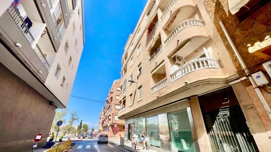 Apartamento de 1 dormitorio en Torrevieja, España No. 1853 № 1