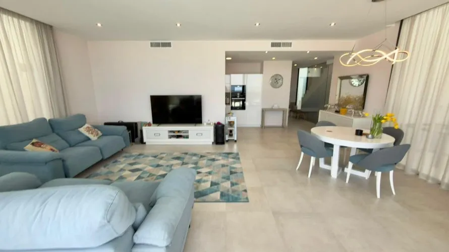 Villa de 4 dormitorios en Calpe, España No. 1758 № 5
