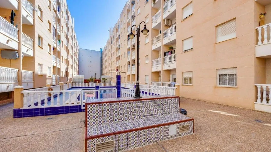 Apartamento de 1 dormitorio en Torrevieja, España No. 1759 № 5