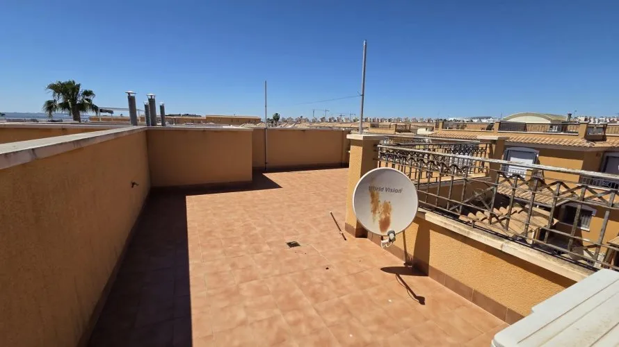 Сasa de 3 dormitorios en Torrevieja, España No. 1750 № 1
