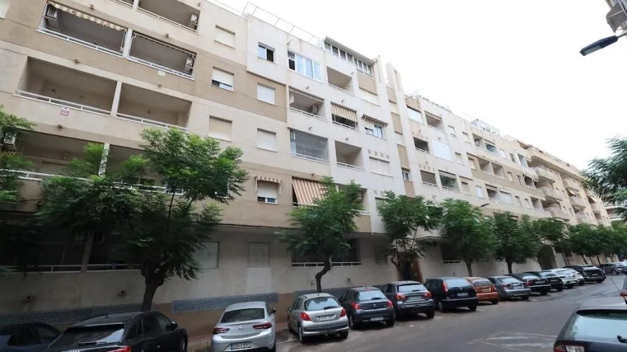 Apartamento de 2 dormitorios en Torrevieja, España No. 1837