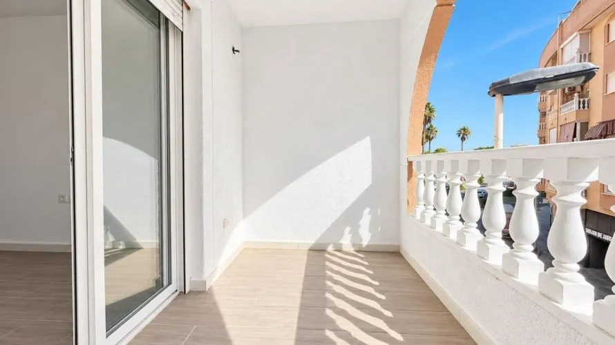 Apartamento de 2 dormitorios en Torrevieja, España No. 1928 № 8