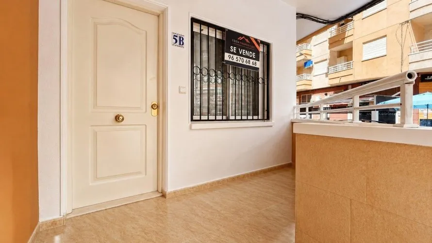 Parcela de 2 dormitorios en Torrevieja, España No. 1810 № 2