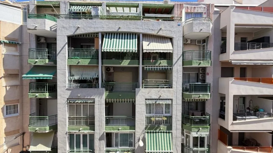Apartamento de 1 dormitorio en Torrevieja, España No. 1901 № 1