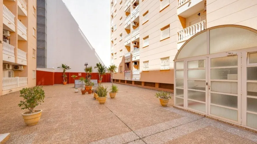 Apartamento de 1 dormitorio en Torrevieja, España No. 1759 № 7