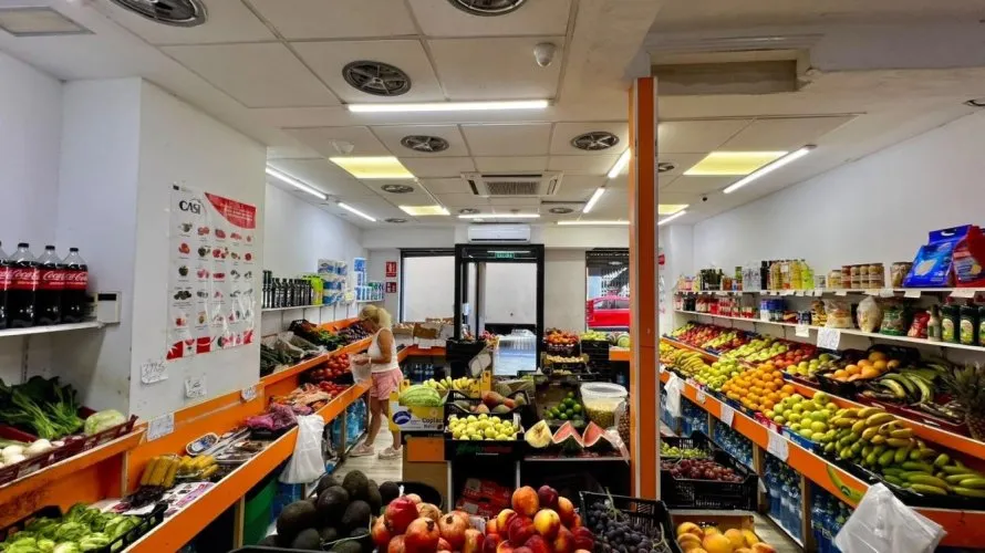 Propiedad comercial de 62m² en Torrevieja, España No. 1923 № 3