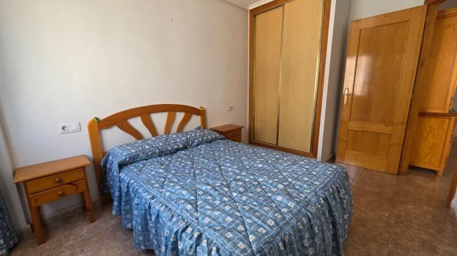 Apartamento de 2 dormitorios en Torrevieja, España No. 1811