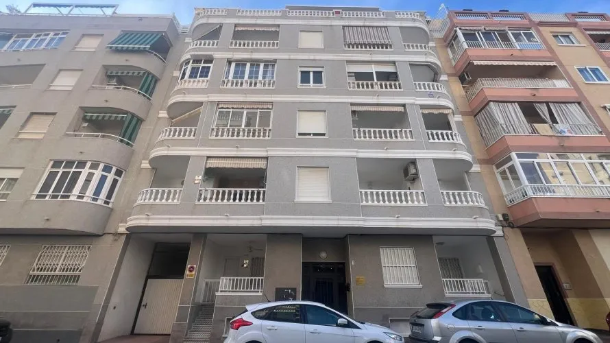 Garaje de 33m² en Torrevieja, España No. 1828 № 4