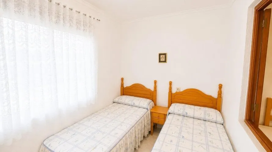 Bungalow de 3 dormitorios en Torrevieja, España No. 1836 № 1