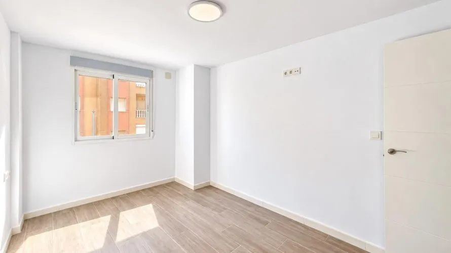 Apartamento de 2 dormitorios en Torrevieja, España No. 1928 № 2