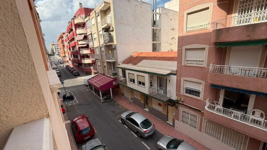 Apartamento de 1 dormitorio en Torrevieja, España No. 1880 № 2