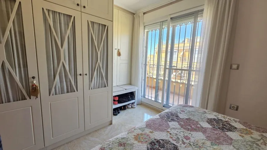 Сasa de 3 dormitorios en Torrevieja, España No. 1750 № 10