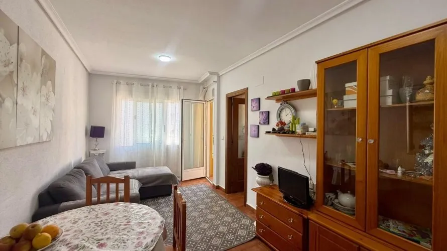 Apartamento de 1 dormitorio en Torrevieja, España No. 1922 № 8