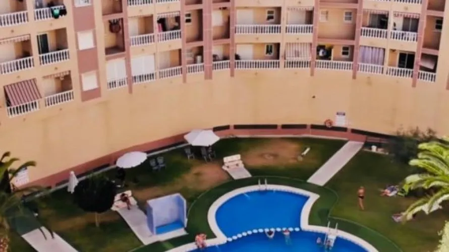 Apartamento de 1 dormitorio en Torrevieja, España No. 1999 № 8