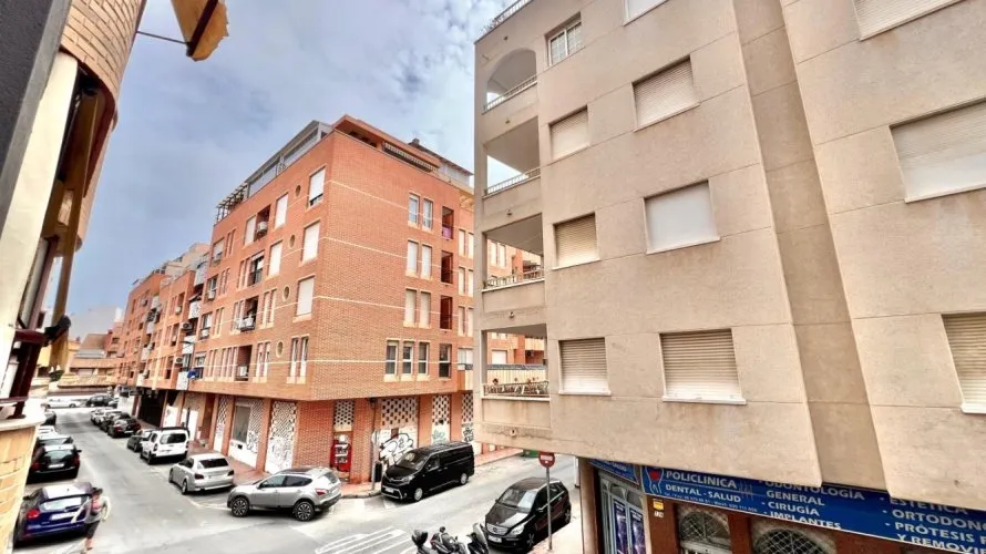 Apartamento de 2 dormitorios en Torrevieja, España No. 1965 № 11