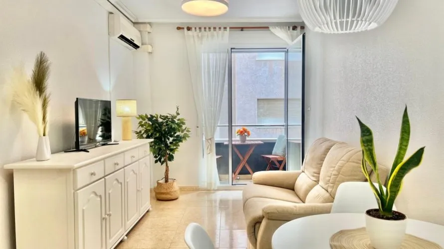 Apartamento de 2 dormitorios en Torrevieja, España No. 1965 № 18