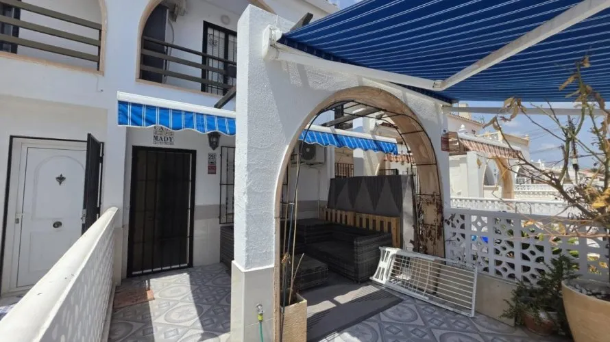 Сasa de 2 dormitorios en Torrevieja, España No. 1970 № 24