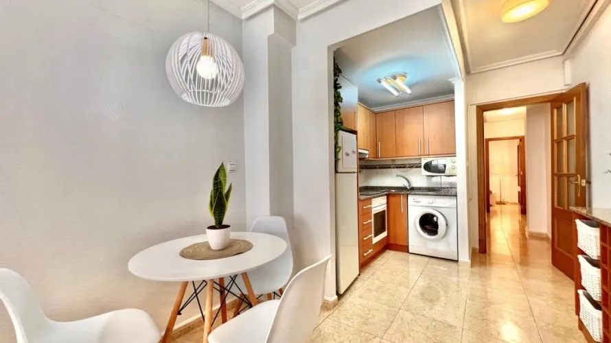 Apartamento de 2 dormitorios en Torrevieja, España No. 1965 № 7