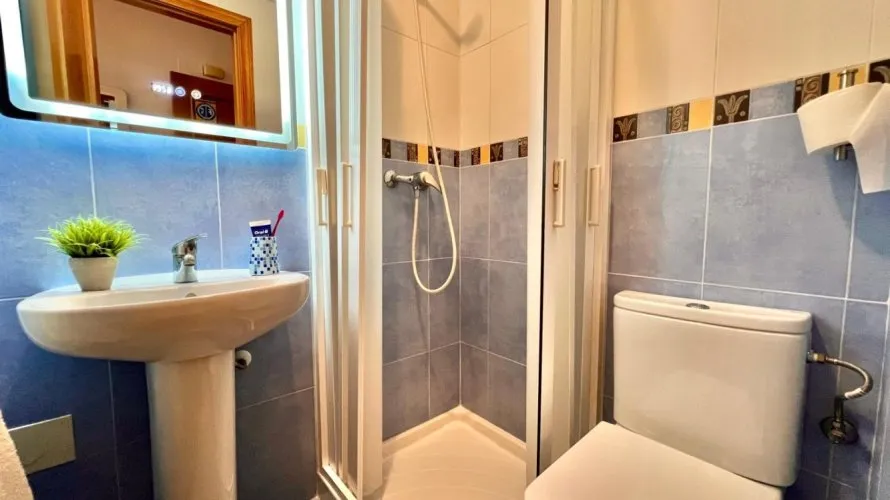 Apartamento de 2 dormitorios en Torrevieja, España No. 1965 № 23