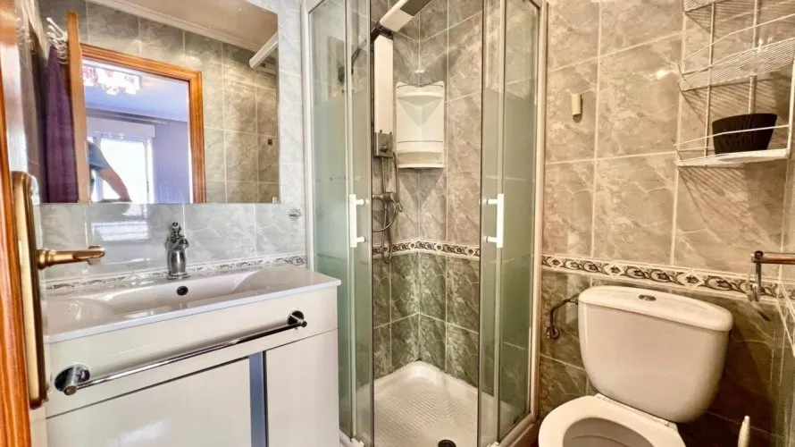 Apartamento de 1 dormitorio en Torrevieja, España No. 1937 № 2