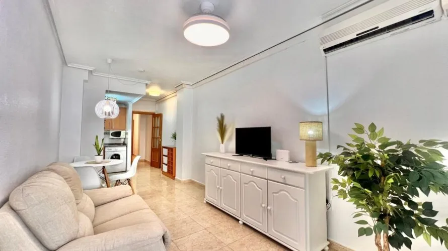 Apartamento de 2 dormitorios en Torrevieja, España No. 1965 № 9