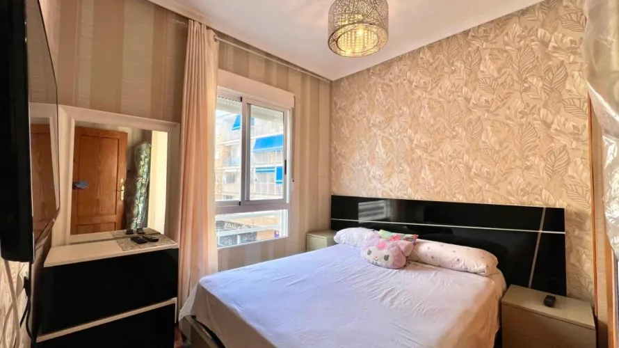 Apartamento de 1 dormitorio en Torrevieja, España No. 1937 № 1