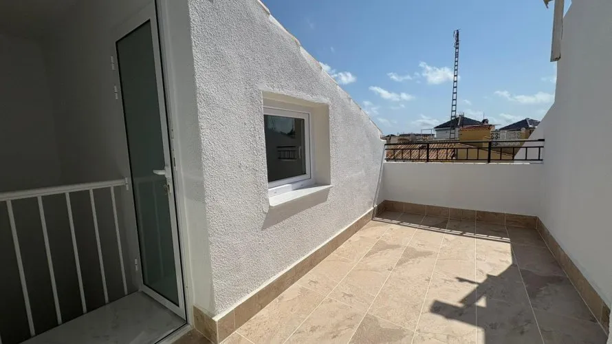 House de 3 chambres à Torrevieja, Espagne No. 561 № 14