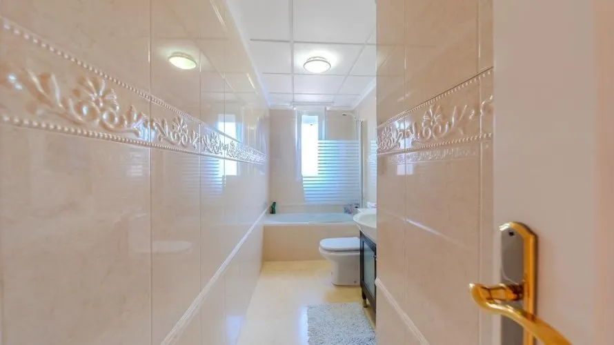 Villa de 5 chambres à Torrevieja, Espagne No. 519 № 23