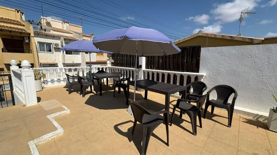 House de 3 chambres à Torrevieja, Espagne No. 561 № 22