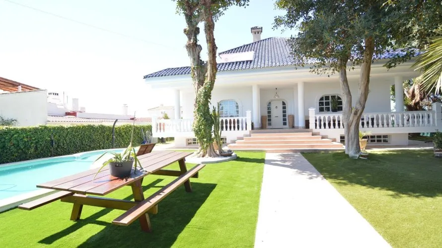 Villa de 4 chambres à Torrevieja, Espagne No. 90 № 2