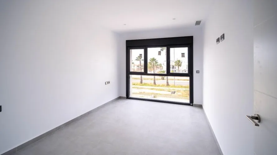 Villa de 3 chambres à Torrevieja, Espagne No. 297 № 11