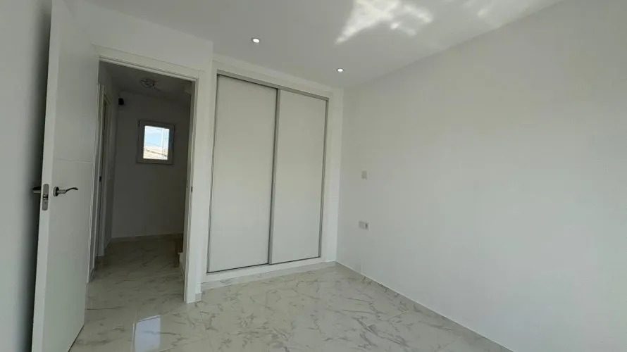House de 3 chambres à Torrevieja, Espagne No. 561 № 26