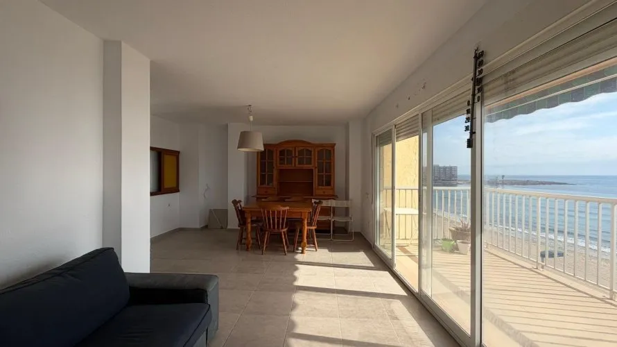 Apartment de 4 chambres à Torrevieja, Espagne No. 691