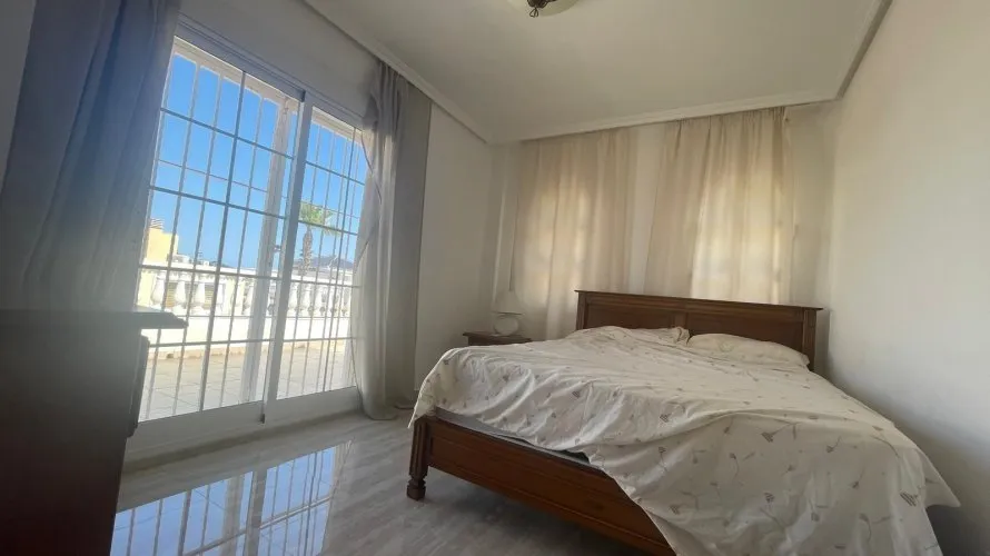 House de 5 chambres à Torrevieja, Espagne No. 569 № 10