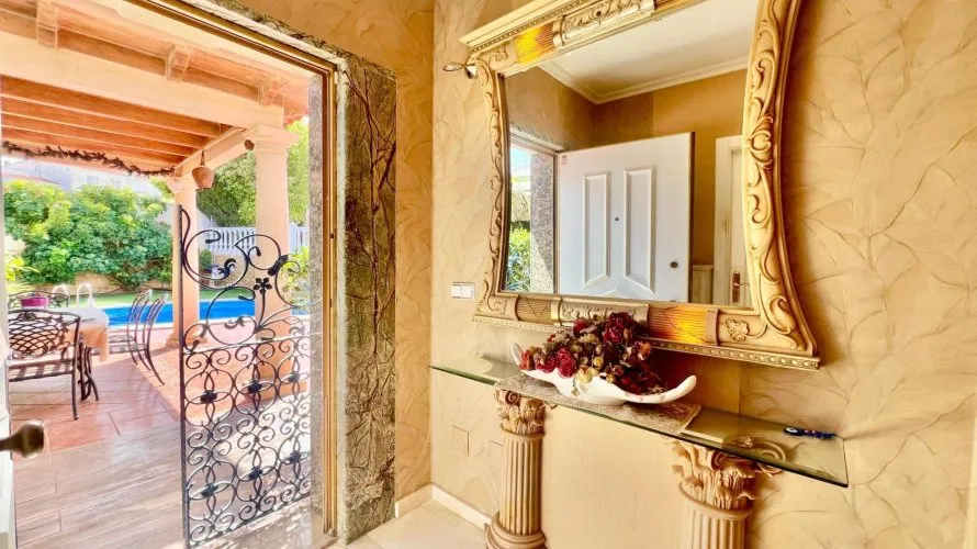 Villa de 3 chambres à Torrevieja, Espagne No. 98 № 26