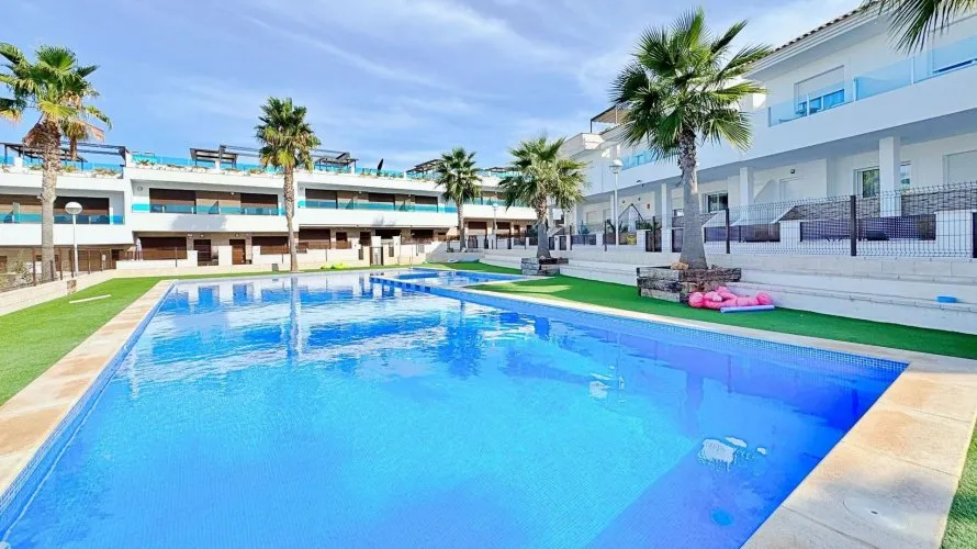 Bungalow de 3 chambres à Torrevieja, Espagne No. 591