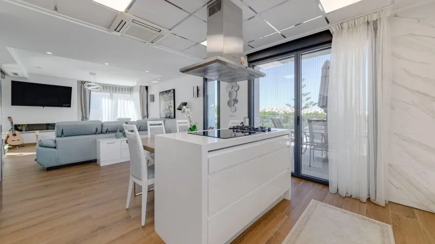 Villa de 461m² à Torrevieja, Espagne No. 656 № 19