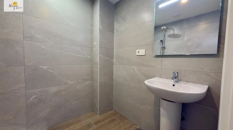 Commercial property de 8 chambres à Alicante, Espagne No. 217