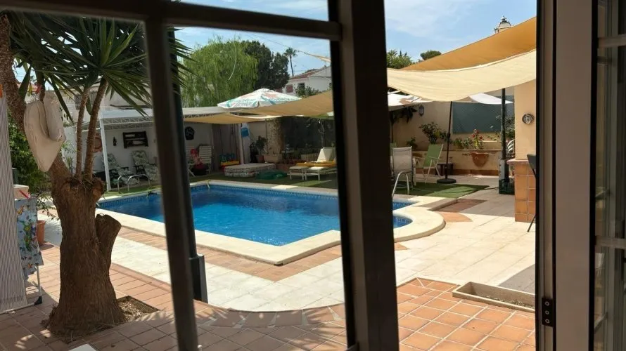 Villa de 4 chambres à Torrevieja, Espagne No. 516 № 11