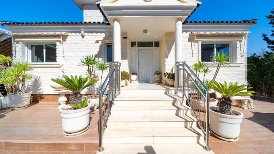 Villa de 5 chambres à Torrevieja, Espagne No. 519